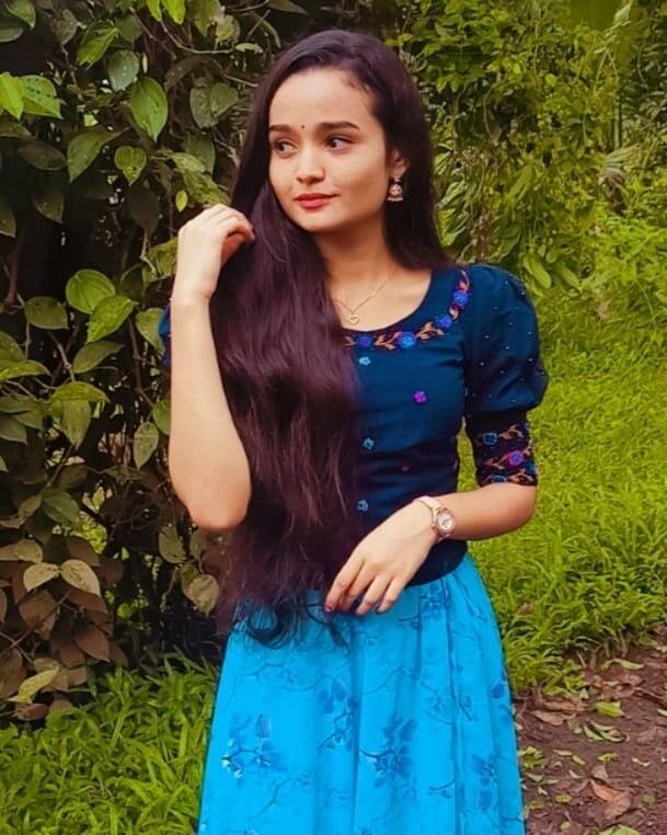 സിംപിൾ ലുക്കിൽ സ്റ്റൈലിഷായി മീനാക്ഷി അനൂപ്, കുട്ടി താരത്തിന്റെ പുതിയ ചിത്രങ്ങൾ കാണാം 