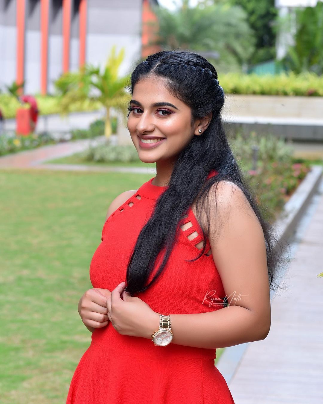 പുത്തന്‍ മേക്കോവറില്‍ നയന്‍താര ചക്രവര്‍ത്തി; ക്യൂട്ടാണെന്ന് ആരാധകര്‍, വൈറല്‍ ചിത്രങ്ങള്‍