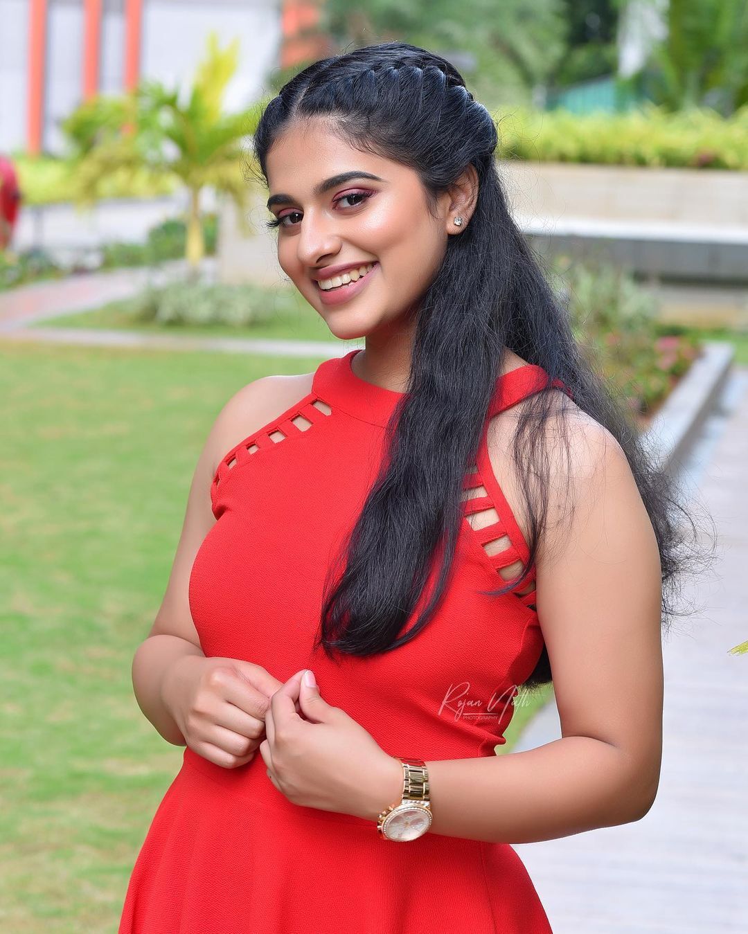 പുത്തന്‍ മേക്കോവറില്‍ നയന്‍താര ചക്രവര്‍ത്തി; ക്യൂട്ടാണെന്ന് ആരാധകര്‍, വൈറല്‍ ചിത്രങ്ങള്‍