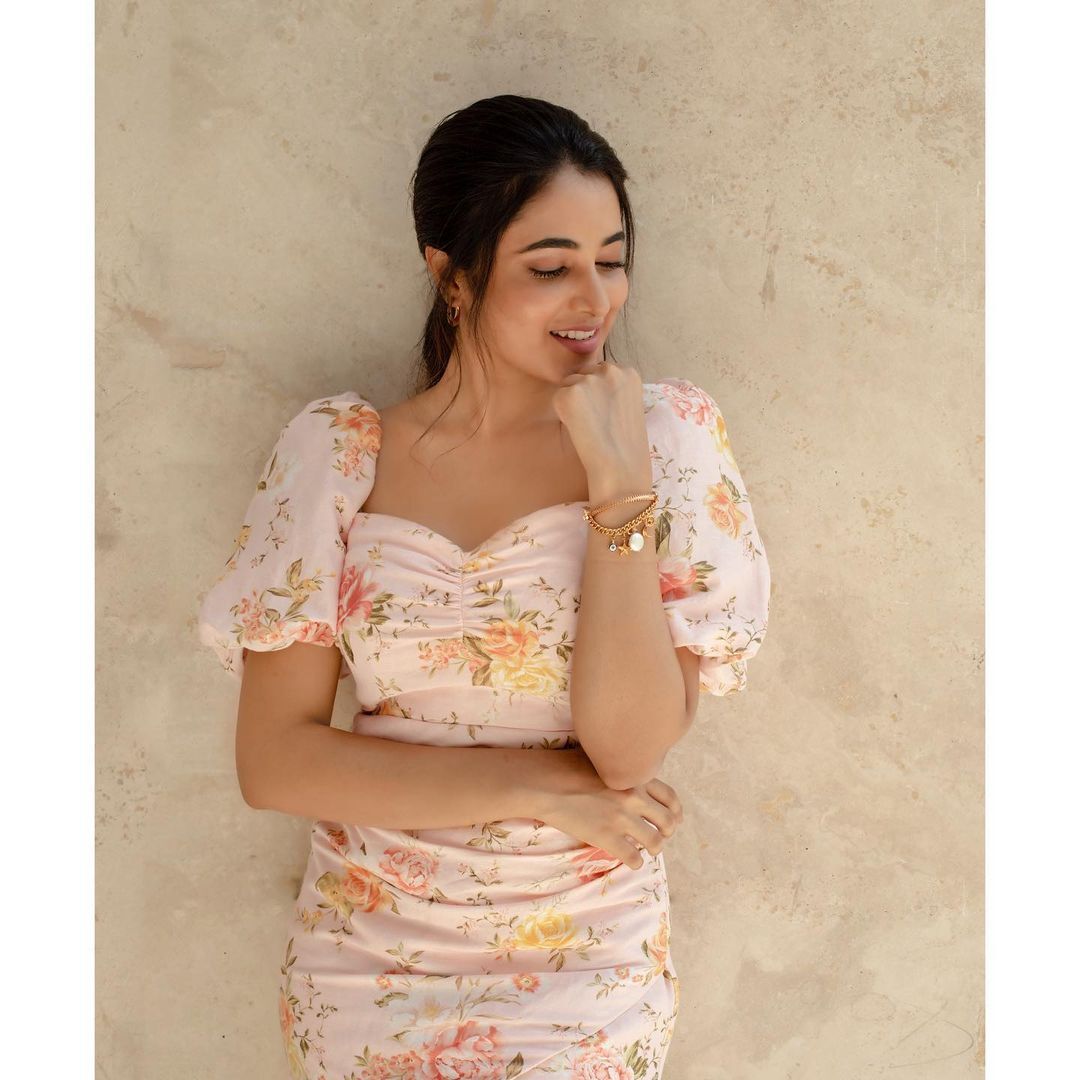 ക്യൂട്ട് ലുക്കില്‍ ആരാധകരെ ഞെട്ടിച്ച് പ്രിയങ്ക; വൈറല്‍ ഫോട്ടോഷൂട്ട് ഏറ്റെടുത്ത് സോഷ്യല്‍ മീഡിയ