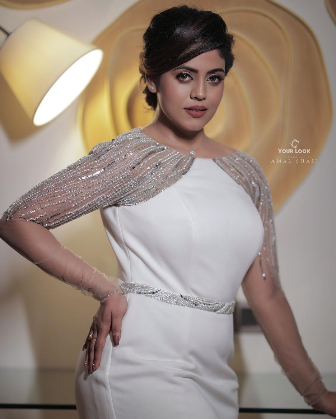 വെള്ള ഗൗണില്‍ ഗ്ലാമറസായി എത്തിയ ഇനിയ; പുത്തന്‍ ചിത്രങ്ങള്‍ ഇതാ