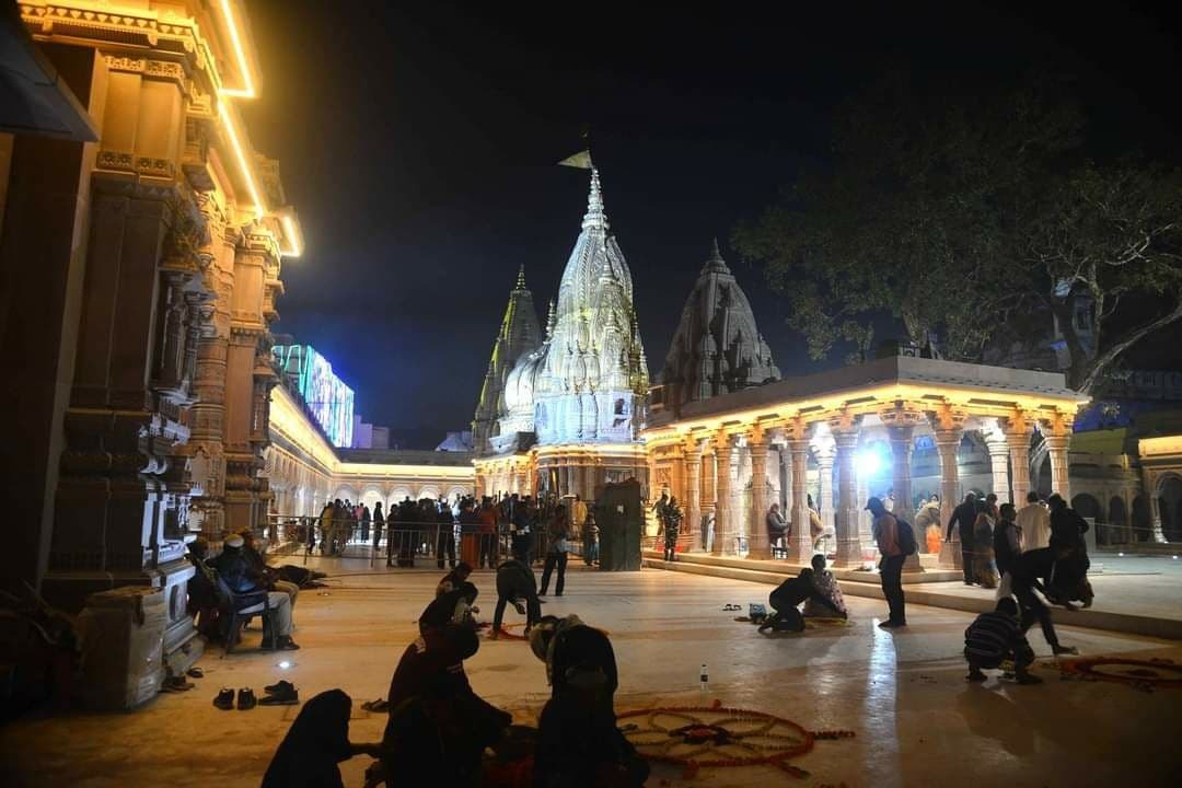 Kashi Vishwanath corridor: बाबा विश्‍वनाथ भगवान मंदिर का हुआ कायाकल्‍प, तस्‍वीरों में देखें भव्‍य और अलौकिक स्‍वरूप 