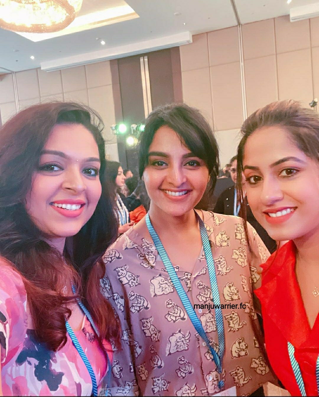 വർഷങ്ങൾക്ക് ശേഷം അമ്മ യോഗത്തിനെത്തി മഞ്ജു വാര്യർ, സൂപ്പർ കൂൾ ലുക്ക്, ചിത്രങ്ങൾ കാണാം