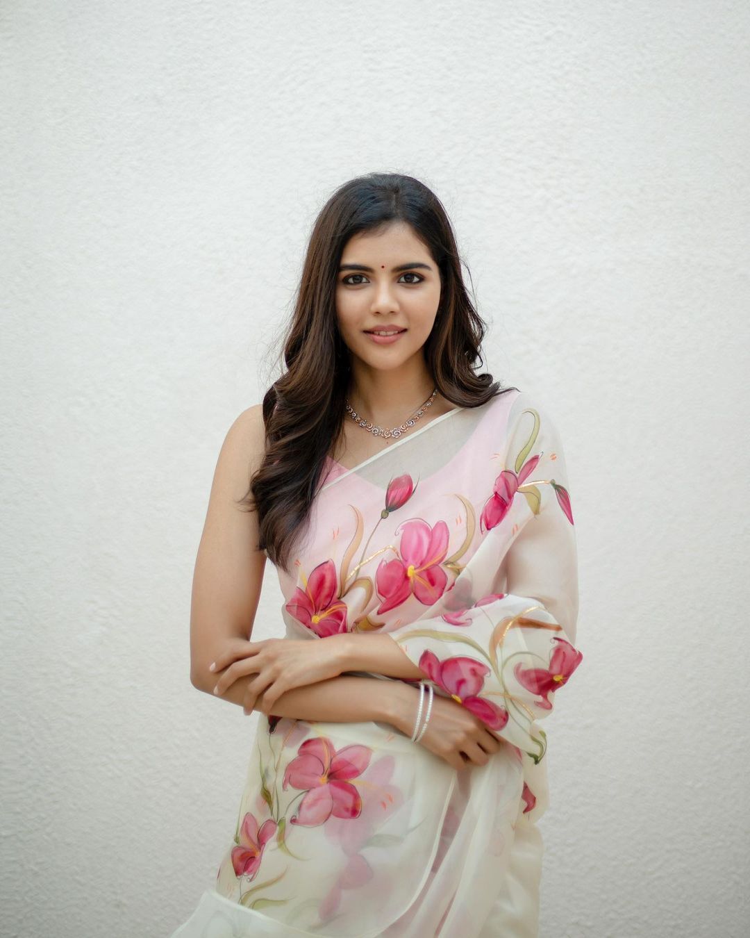 സാരിയില്‍ അതീവ സുന്ദരിയായി കല്യാണി പ്രിയദര്‍ശന്‍; ഫോട്ടോഷൂട്ട് ഏറ്റെടുത്ത് ആരാധകര്‍