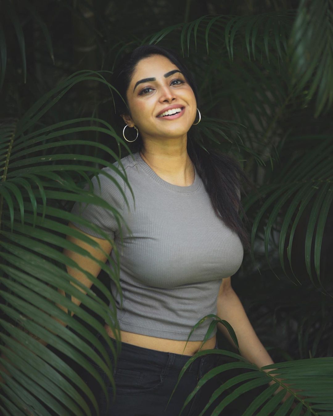 ബെട്ടിയിട്ട ബായതണ്ട് പോലെ കിടക്കണ കിടപ്പ് കണ്ടാ എളാപ്പാ; അമേയയുടെ ഫോട്ടോഷൂട്ട് ഏറ്റെടുത്ത് ആരാധകര്‍