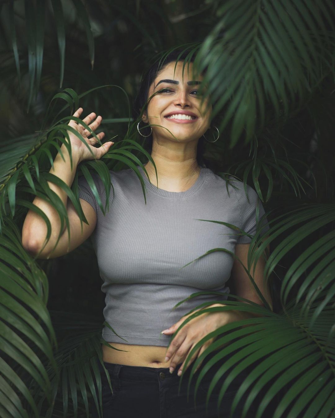 ബെട്ടിയിട്ട ബായതണ്ട് പോലെ കിടക്കണ കിടപ്പ് കണ്ടാ എളാപ്പാ; അമേയയുടെ ഫോട്ടോഷൂട്ട് ഏറ്റെടുത്ത് ആരാധകര്‍