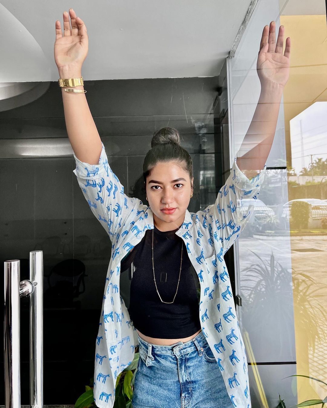 ഷോട്ട് ഹെയര്‍ ലുക്കില്‍ ഗ്രേസ് ആന്റണി; പുതിയ മേക്കോവര്‍ പൊളിച്ചെന്ന് ആരാധകര്‍