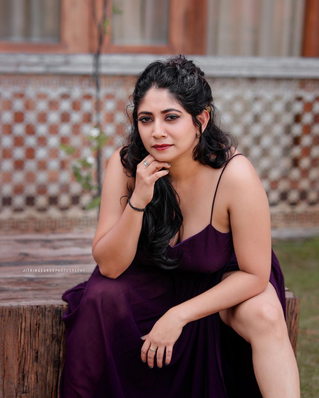 ഹോട്ട് ലുക്കില്‍ ഞെട്ടിക്കുന്ന ഫോട്ടോഷൂട്ടുമായി അഭയ ഹിരണ്‍മയി; പൊളി ഫോട്ടോഷൂട്ടെന്ന് സോഷ്യല്‍ മീഡിയ