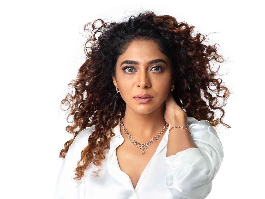 മേക്കോവര്‍ പൊളിച്ചു; പൂര്‍ണിമയുടെ പുതിയ ഫോട്ടോഷൂട്ട് ഏറ്റെടുത്ത് ആരാധകര്‍