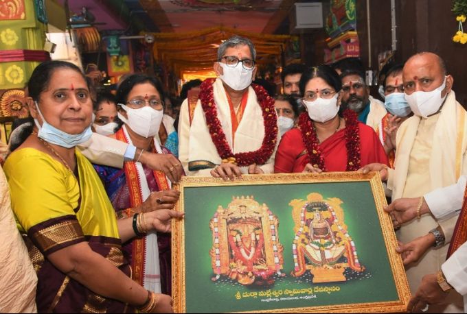 News in Photos (25 December 2021) | Photos of Top News Today - Oneindia Gallery