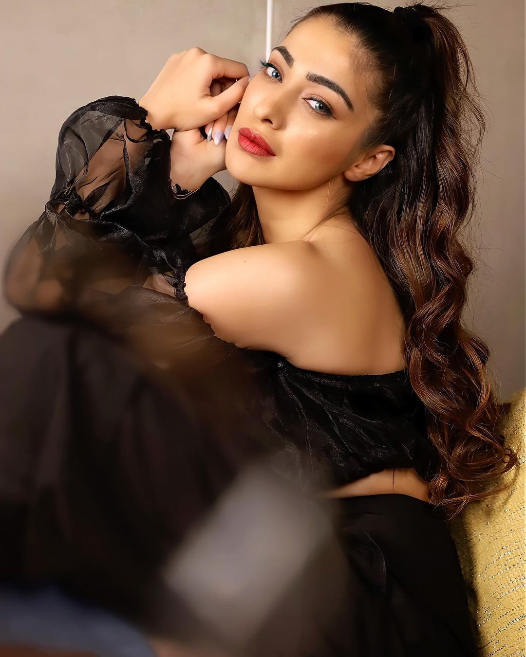 കറുപ്പില്‍ തിളങ്ങി റായ് ലക്ഷ്മി, പുതിയ ഫോട്ടോഷൂട്ട് ഏറ്റെടുത്ത് സോഷ്യല്‍ മീഡിയ