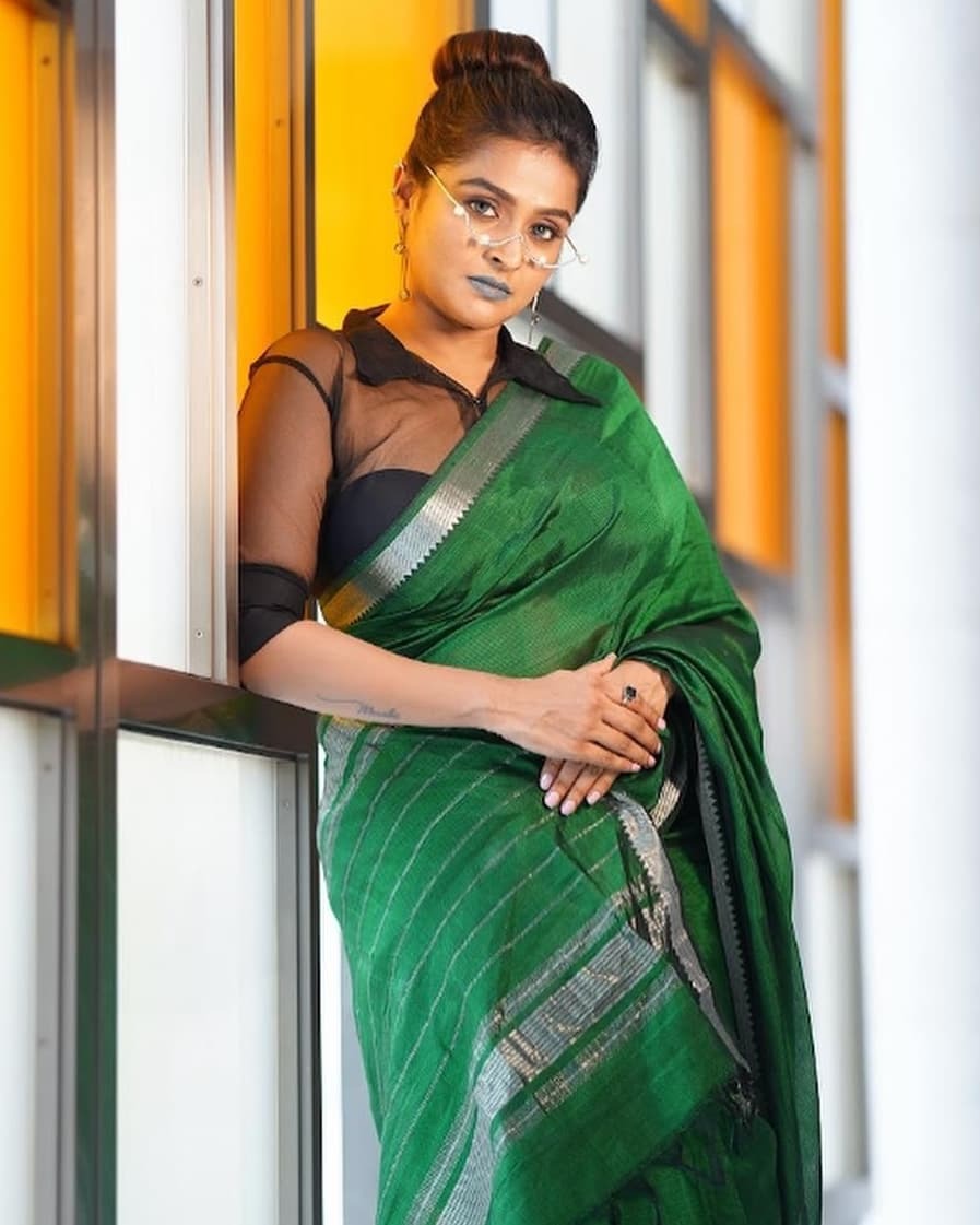 കിടിലന്‍ മേക്കോവറില്‍ രമ്യ നമ്പീശന്‍; ഫോട്ടോഷൂട്ട് പൊളിച്ചെന്ന് സോഷ്യല്‍ മീഡിയ