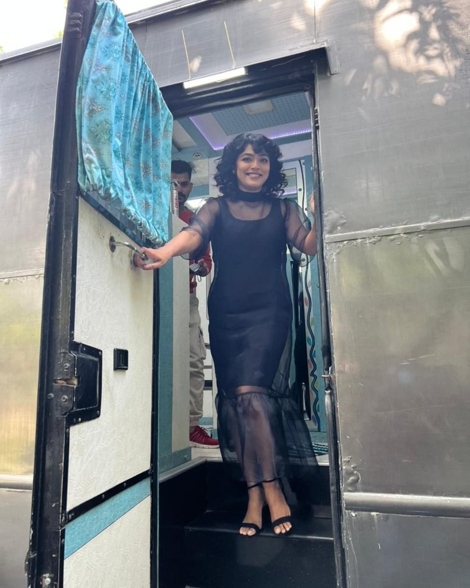 കറുപ്പിൽ ഹെവി ലുക്കിൽ റിമ, ചിത്രങ്ങൾ കാണാം