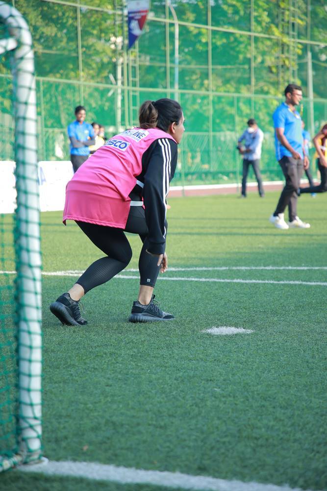 ഫുട്‌ബോളില്‍ മാളവികയുടെ ടീമിനെ എട്ടുനിലയില്‍ പൊട്ടിച്ച് റിമയുടെ ടീം; ആവേശമായി സെലിബ്രിറ്റി സൗഹൃദ മത്സരം