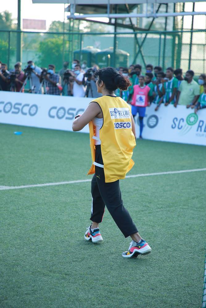 ഫുട്‌ബോളില്‍ മാളവികയുടെ ടീമിനെ എട്ടുനിലയില്‍ പൊട്ടിച്ച് റിമയുടെ ടീം; ആവേശമായി സെലിബ്രിറ്റി സൗഹൃദ മത്സരം