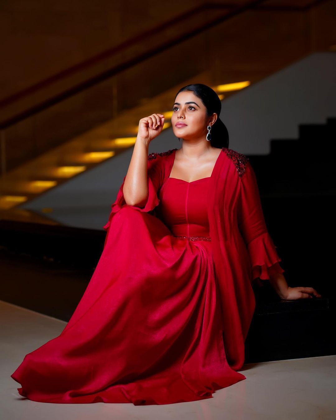 ചുവപ്പഴകില്‍ മിന്നിത്തിളങ്ങി ഷംന കാസിം; എന്തൊരു ഭംഗിയാണെന്ന് ആരാധകര്‍