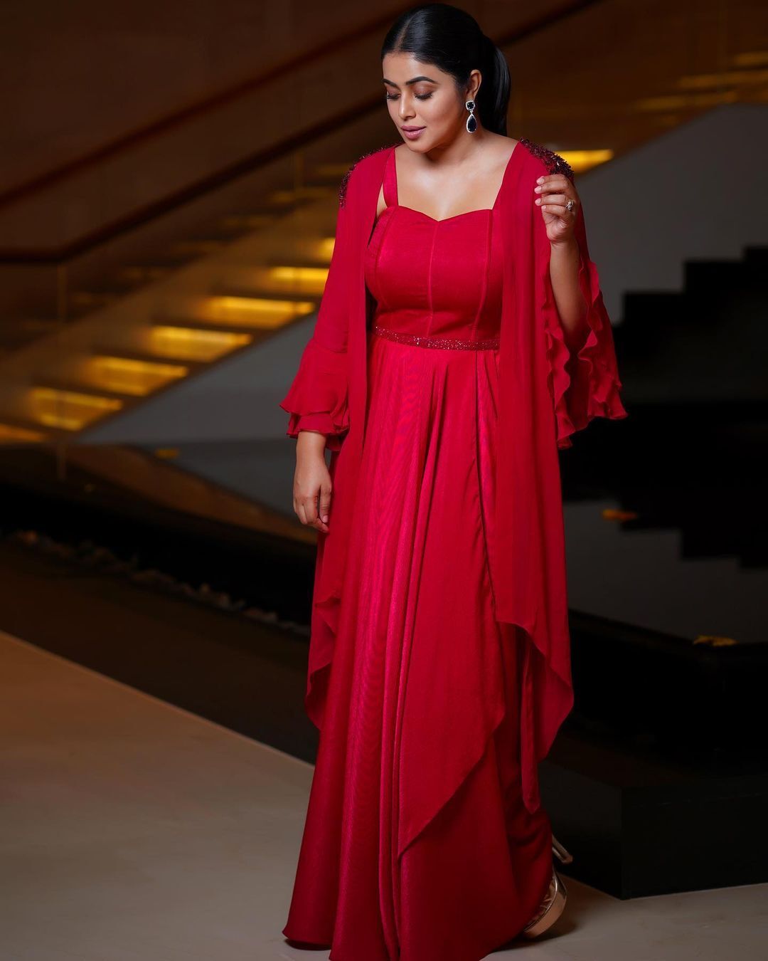 ചുവപ്പഴകില്‍ മിന്നിത്തിളങ്ങി ഷംന കാസിം; എന്തൊരു ഭംഗിയാണെന്ന് ആരാധകര്‍