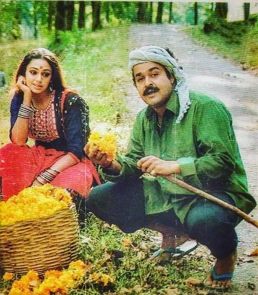 എന്തിന് വേറൊരു സൂര്യോദയം.. മമ്മൂട്ടിയെ കാണാനെത്തി ശോഭന, സെൽഫി വൈറൽ