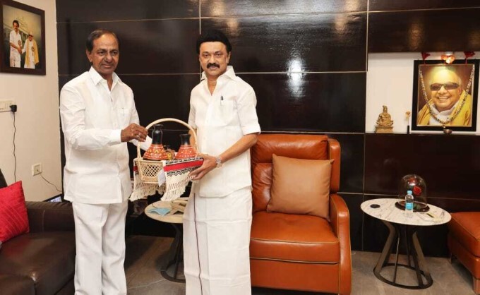 Telangana CM KCR meets Tamil Nadu CM MK Stalin at his residence in ...