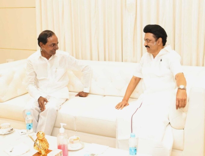 Telangana CM KCR meets Tamil Nadu CM MK Stalin at his residence in ...