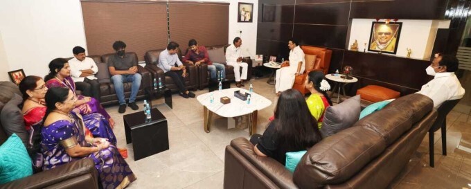Telangana CM KCR meets Tamil Nadu CM MK Stalin at his residence in ...