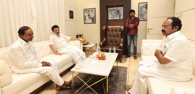 Telangana CM KCR meets Tamil Nadu CM MK Stalin at his residence in ...