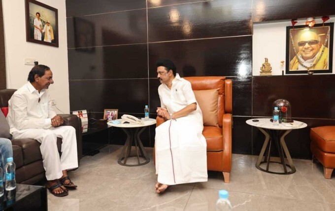 Telangana CM KCR meets Tamil Nadu CM MK Stalin at his residence in ...