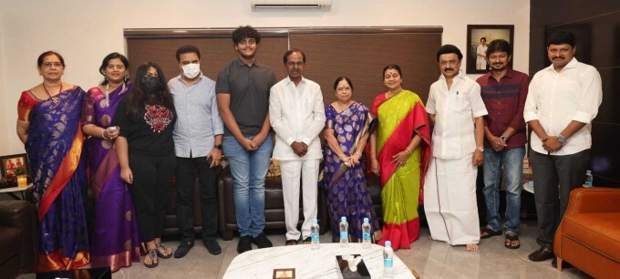 Telangana CM KCR meets Tamil Nadu CM MK Stalin at his residence in ...