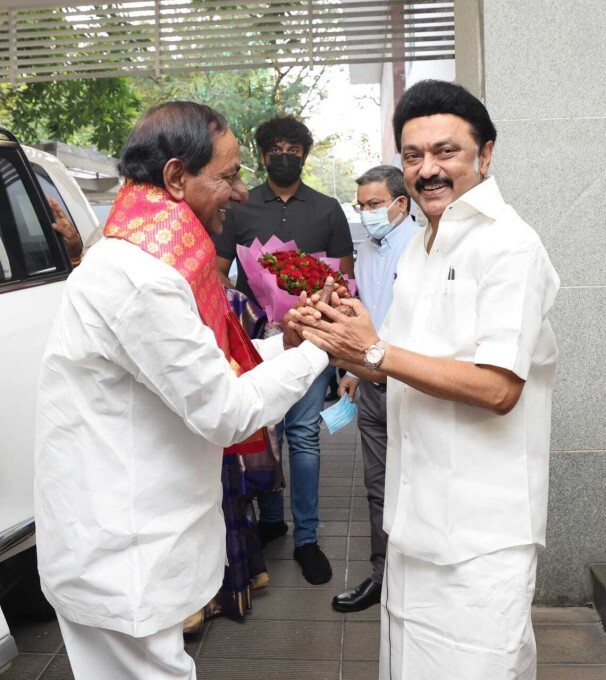 Telangana CM KCR meets Tamil Nadu CM MK Stalin at his residence in ...