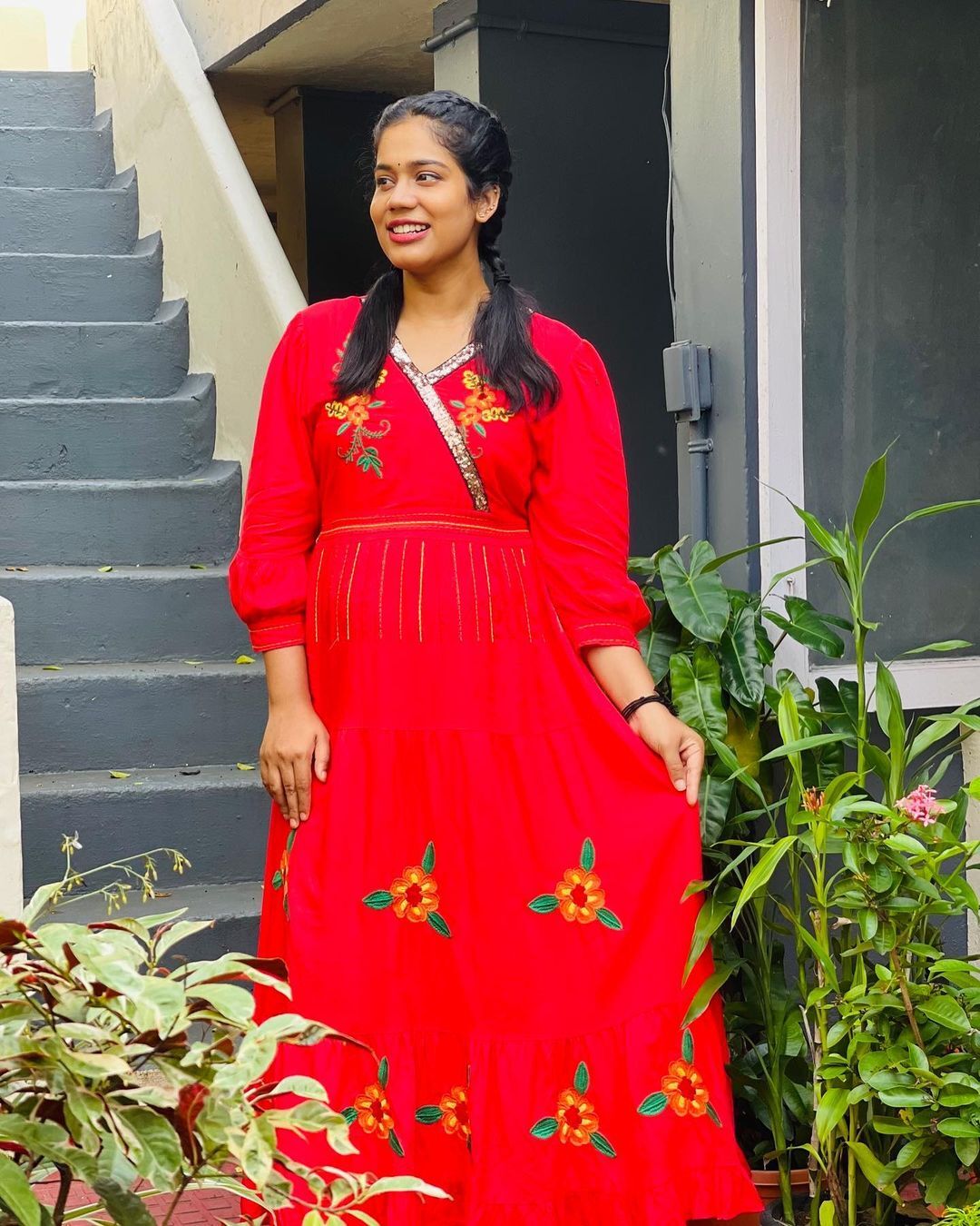 ചുവപ്പഴകില്‍ അതീവ സുന്ദരിയായി ആതിര മാധവ്; ഫോട്ടോഷൂട്ട് സോഷ്യല്‍ മീഡിയയില്‍ വൈറല്‍