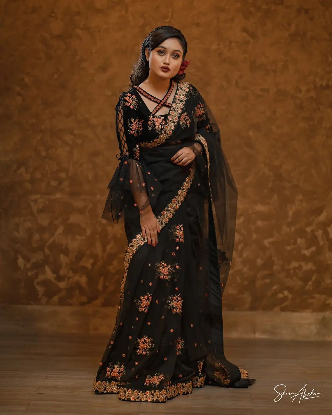 ഏത് കൊട്ടാരത്തിലെ മഹാറാണിയാണ്; ശ്രീലക്ഷ്മിയുടെ പുതിയ ഫോട്ടോഷൂട്ട് ഏറ്റെടുത്ത് ആരാധകര്‍