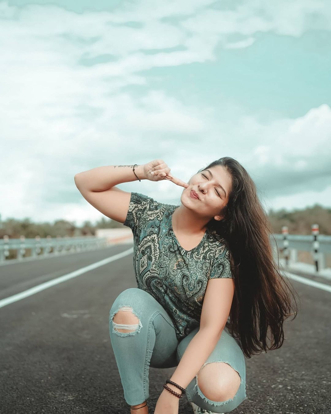 നുണക്കുഴിയില്‍ വിരല്‍ വെച്ച് അശ്വതി, കാണാന്‍ തന്നെ എന്തൊരഴക്, വൈറലായി ചിത്രങ്ങള്‍