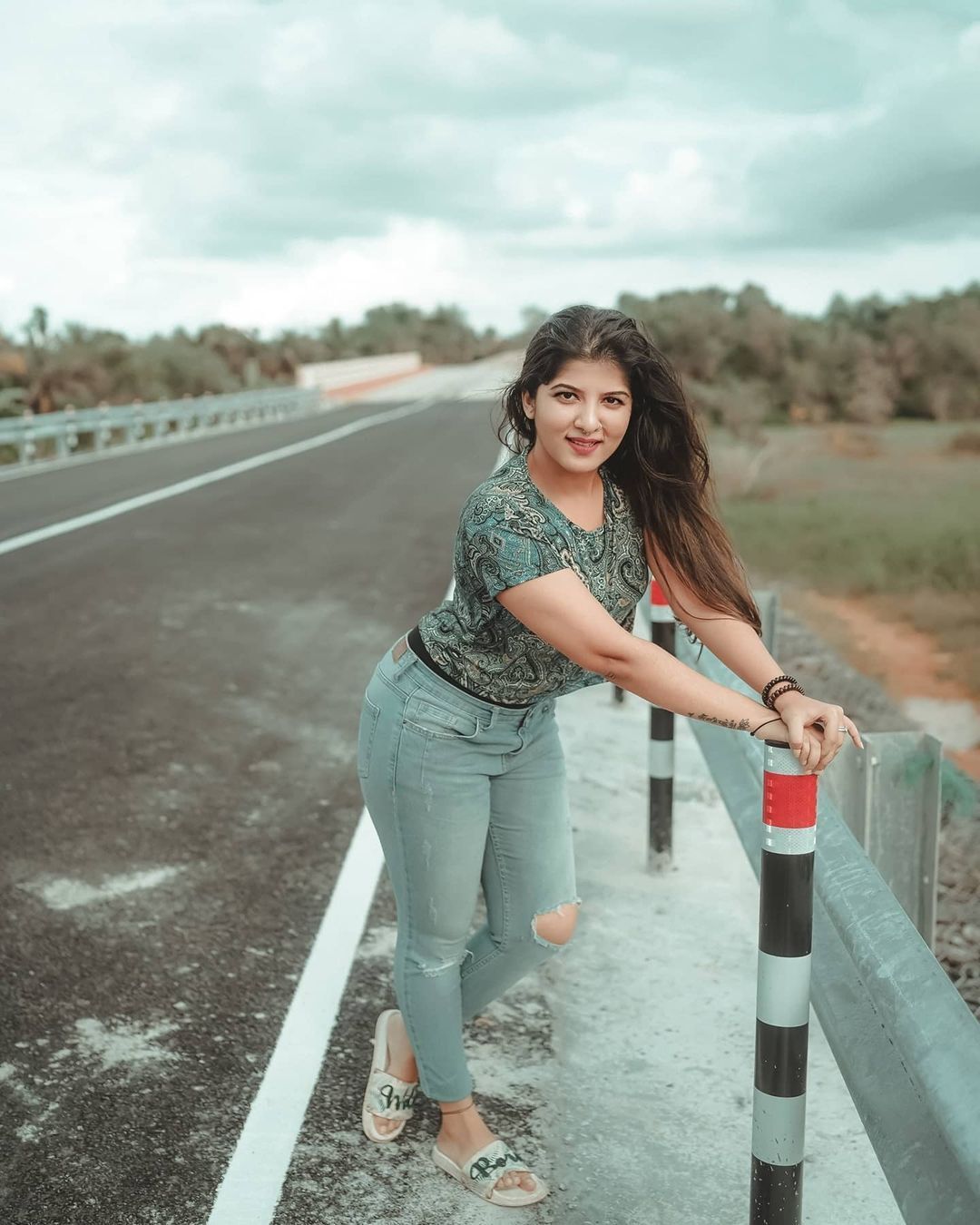 നുണക്കുഴിയില്‍ വിരല്‍ വെച്ച് അശ്വതി, കാണാന്‍ തന്നെ എന്തൊരഴക്, വൈറലായി ചിത്രങ്ങള്‍