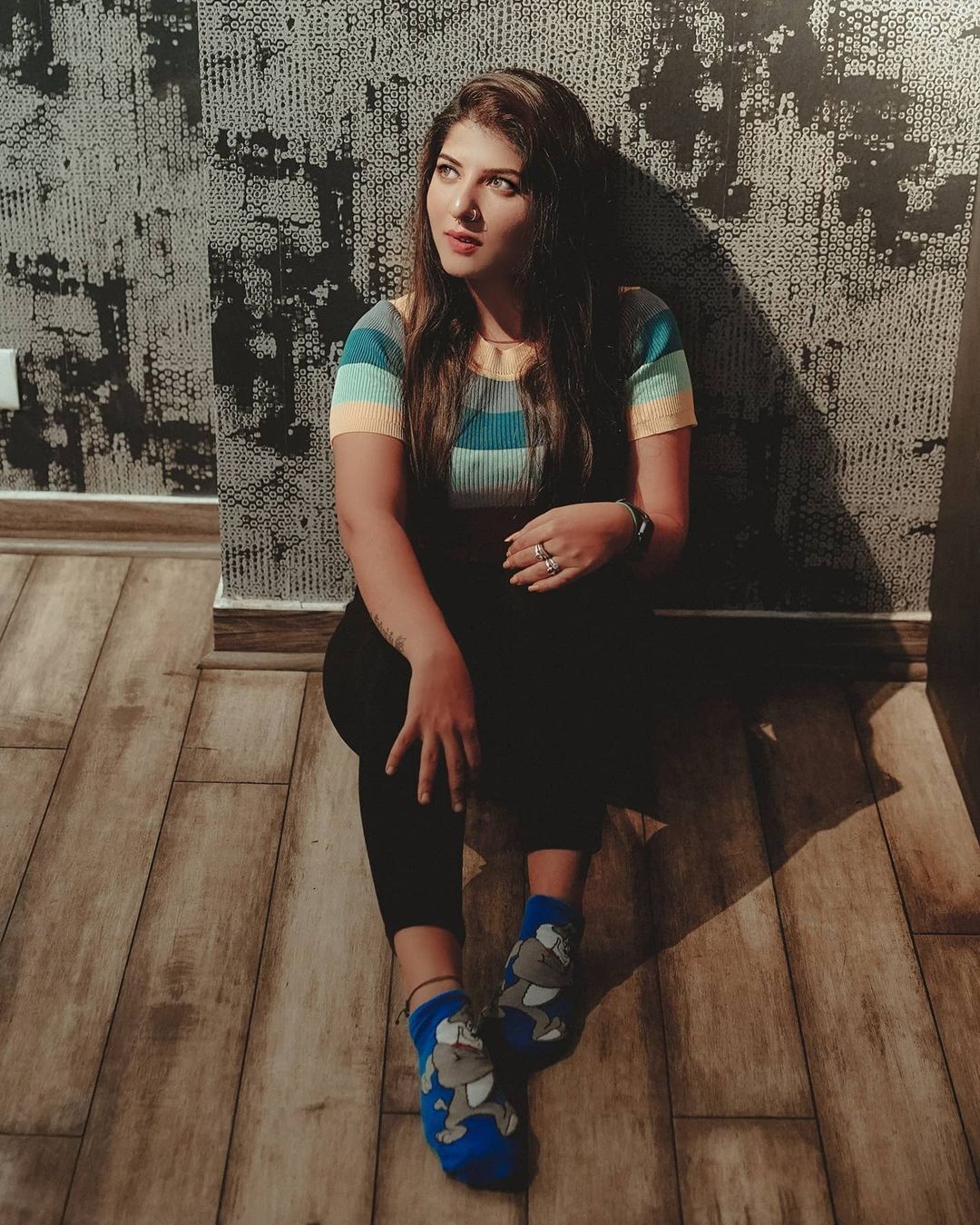 നുണക്കുഴിയില്‍ വിരല്‍ വെച്ച് അശ്വതി, കാണാന്‍ തന്നെ എന്തൊരഴക്, വൈറലായി ചിത്രങ്ങള്‍