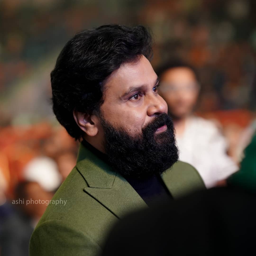 കേശുവേട്ടനേയും കുടുംബത്തേയും കാണാന്‍ കാവ്യാ മാധവനുമെത്തി: ചിരിപൂരം