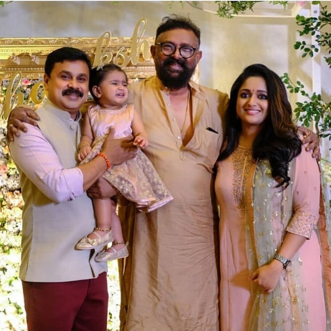 വെട്ടിത്തിളങ്ങി കാവ്യാമാധവന്‍; അതേ ഡ്രസ്സില്‍ മീനാക്ഷിയും... ദിലീപ് എവിടെ? വിവാഹ നിശ്ചയ ചിത്രങ്ങള്‍