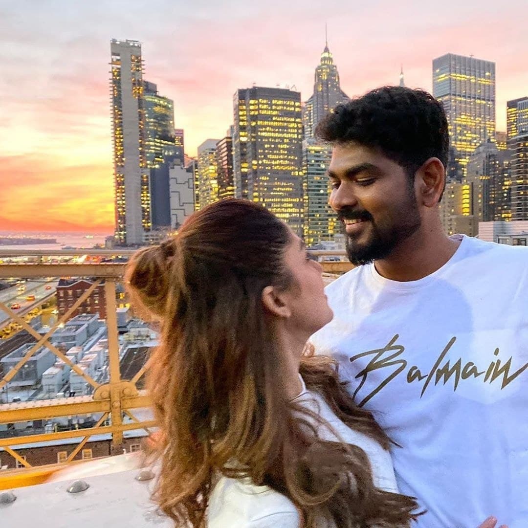 കെട്ടിപ്പിടിച്ച് നയന്‍താരയും വിഘ്‌നേഷും; വര്‍ണം നിറയുന്ന ആകാശ പശ്ചാത്തലത്തില്‍... ചിത്രങ്ങള്‍ വൈറല്‍