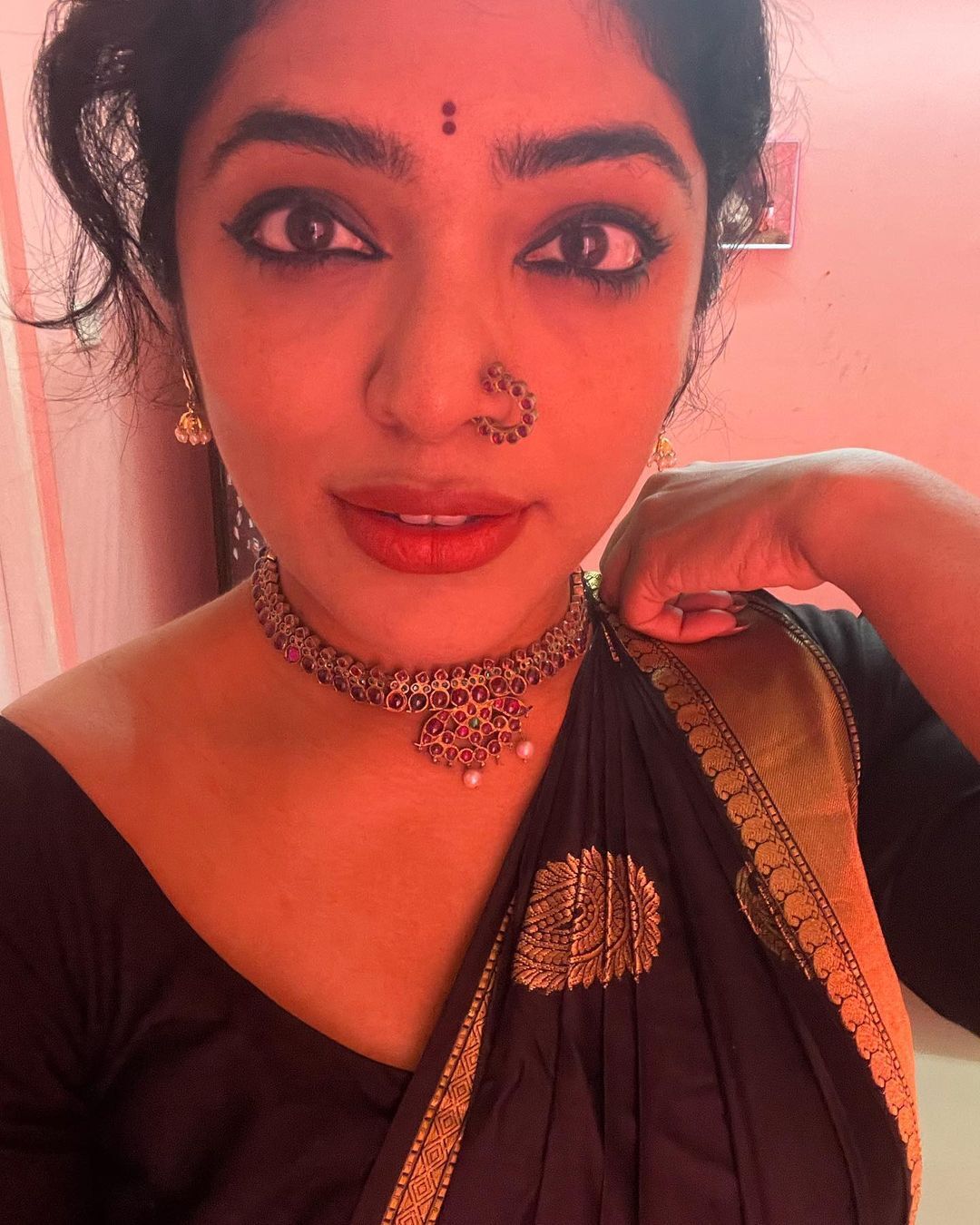 ഈ മാലയെങ്ങനെ പൊളിയല്ലേ: പുത്തന്‍ ലുക്കില്‍ റിമ കല്ലിങ്കല്‍