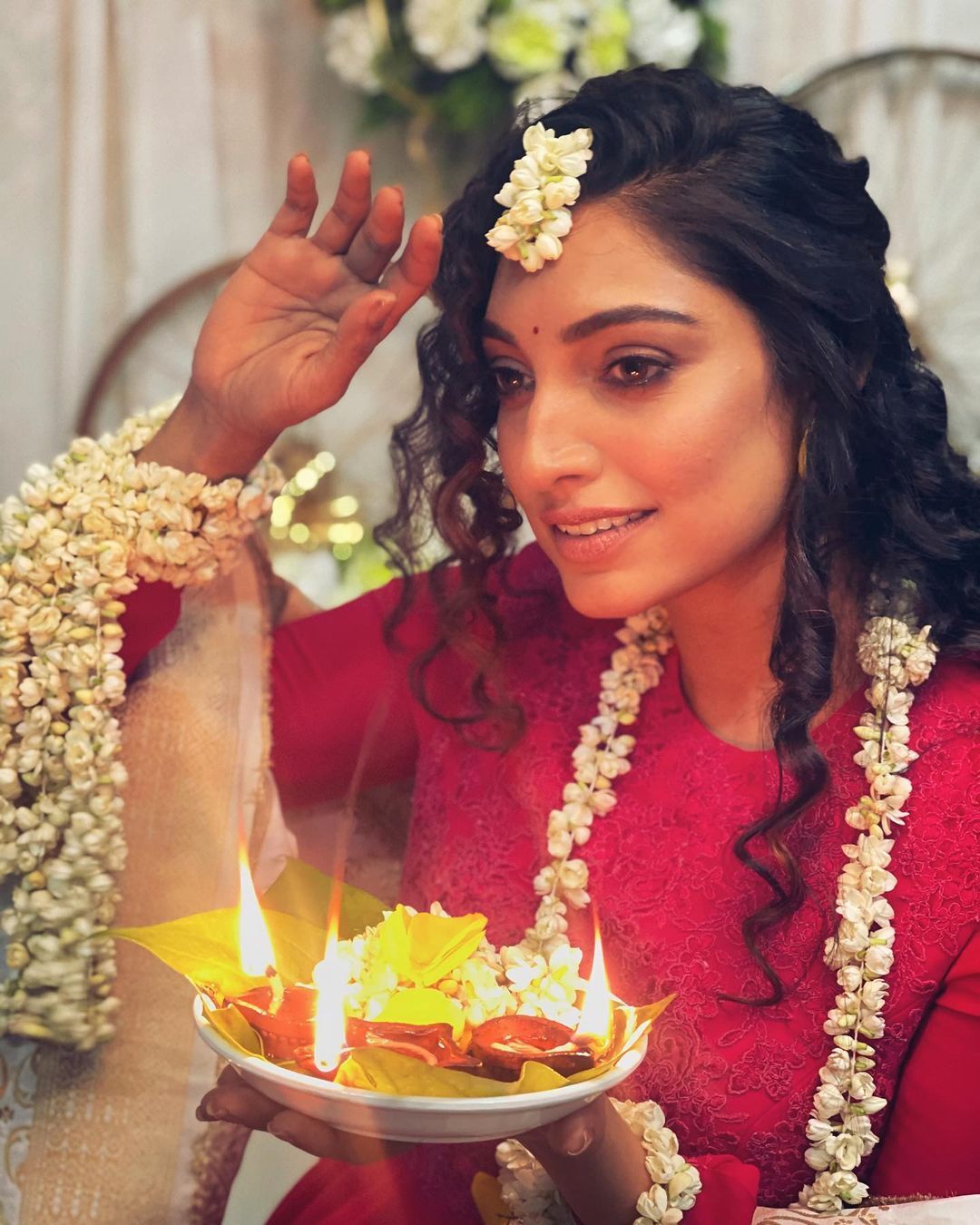 എത്തിനിക് മുതല്‍ ഗ്ലാമറസ് വരെ ഏതും വഴങ്ങും: വൈറലായി റിതുമന്ത്രയുടെ ചിത്രം