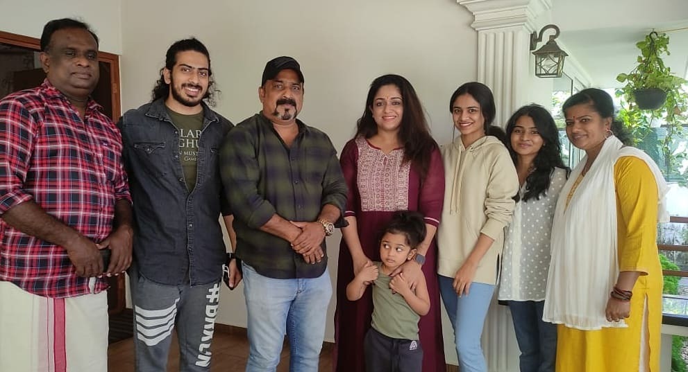 കാവ്യയേക്കാള്‍ വളർന്നോ മീനാക്ഷി: വൈറലായി പുതിയ ചിത്രം, കൂടെ  കുഞ്ഞ് മഹാലക്ഷ്മിയും