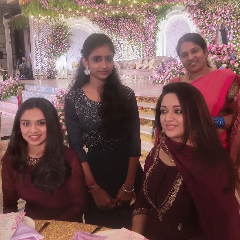 കാവ്യയേക്കാള്‍ വളർന്നോ മീനാക്ഷി: വൈറലായി പുതിയ ചിത്രം, കൂടെ  കുഞ്ഞ് മഹാലക്ഷ്മിയും