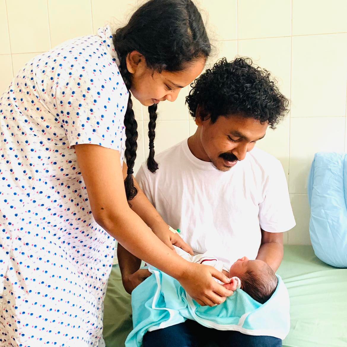 നടന്‍ വിജിലേഷിന്റെ കുടുംബത്തിലേക്ക് പുതിയ അതിഥി; അച്ഛനായ സന്തോഷം പങ്കിട്ട് താരം