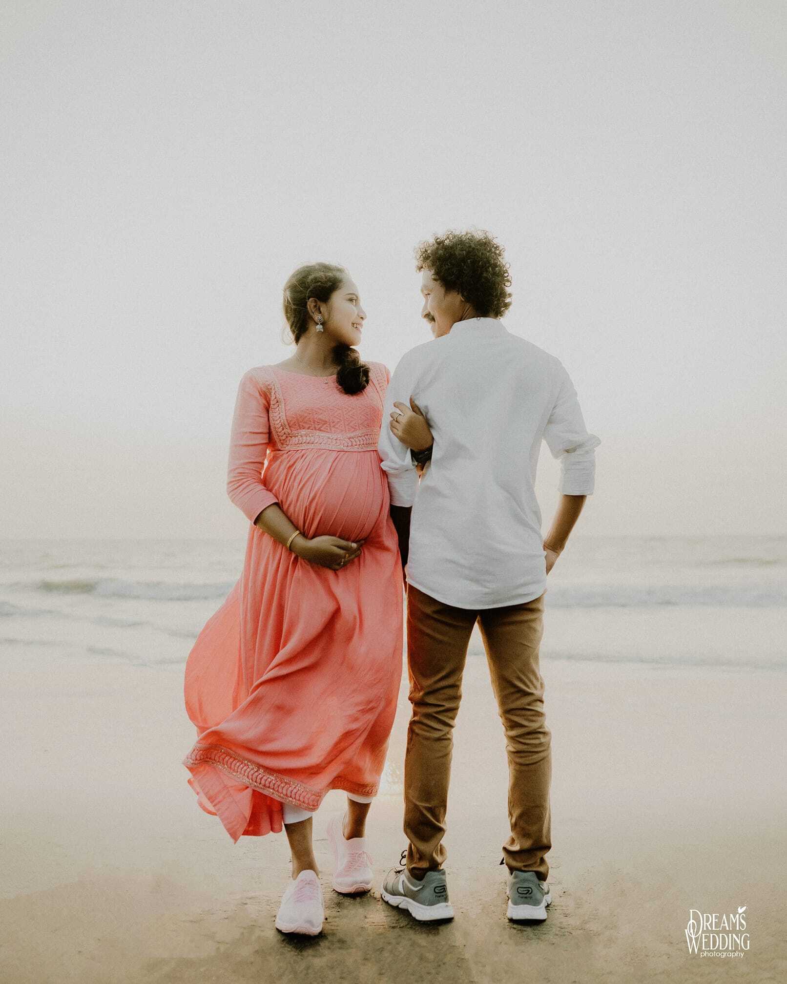 നടന്‍ വിജിലേഷിന്റെ കുടുംബത്തിലേക്ക് പുതിയ അതിഥി; അച്ഛനായ സന്തോഷം പങ്കിട്ട് താരം