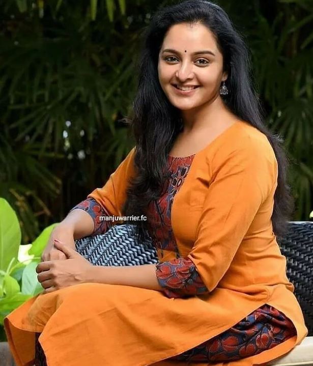 മലയാളത്തിന്റെ 'ബിഗ് എം' ല്‍ മഞ്ജു വാര്യറുമോ: താരങ്ങള്‍ക്കും ആരാധകർക്കുമൊപ്പം പ്രിയ നടി