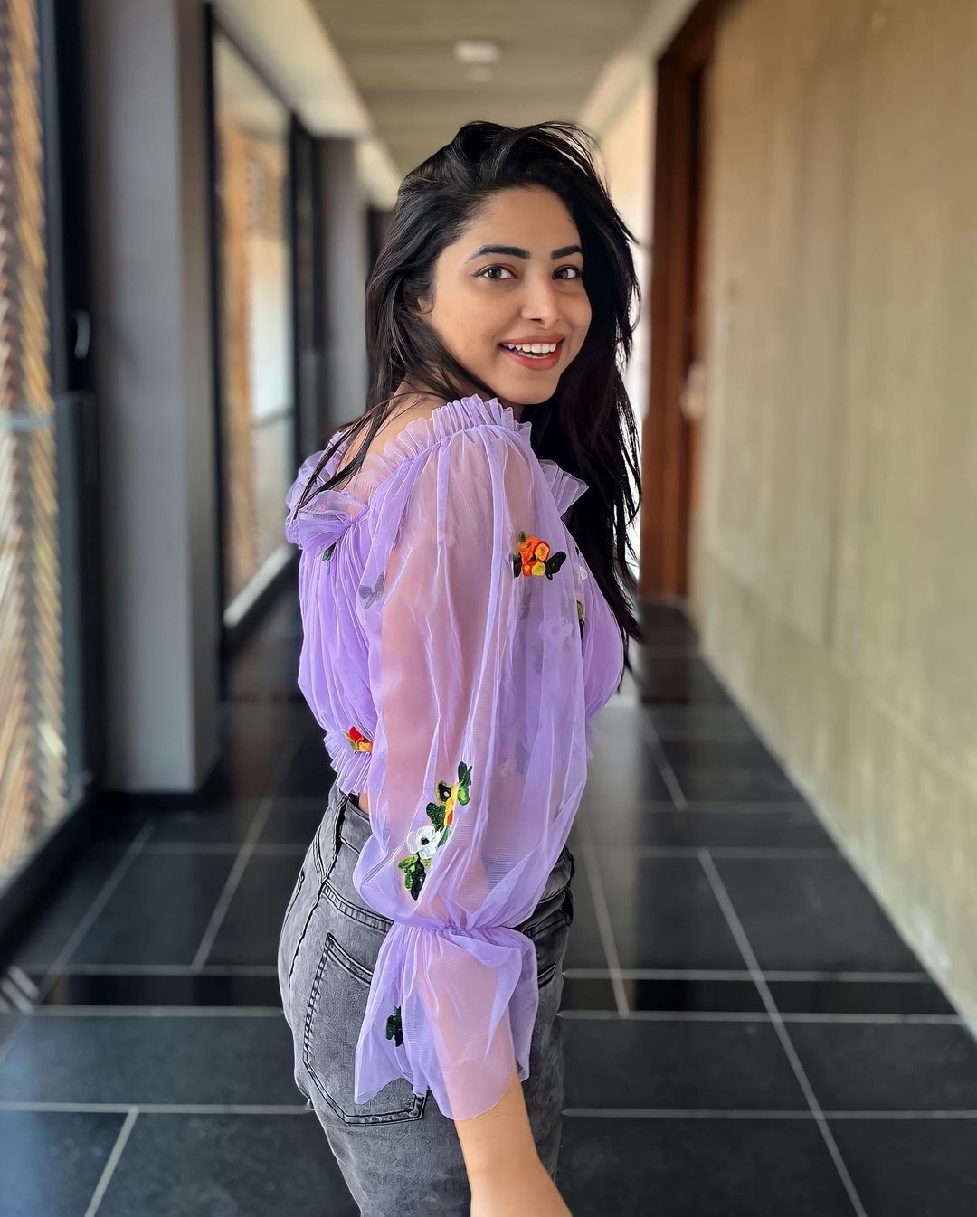 നീ ഒക്കെ ജിമ്മിൽ പോയിട്ട് എന്ത് കാണിക്കാനാ: പരിഹസിക്കുന്നവർക്ക് ചുട്ട മറുപടിയുമായി അമേയ മാത്യു