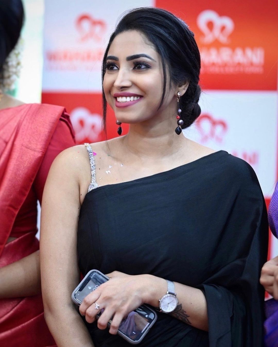 നീ ഒക്കെ ജിമ്മിൽ പോയിട്ട് എന്ത് കാണിക്കാനാ: പരിഹസിക്കുന്നവർക്ക് ചുട്ട മറുപടിയുമായി അമേയ മാത്യു