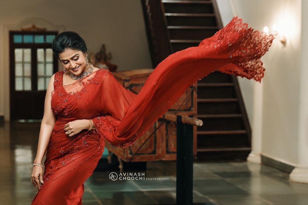 വെറൈറ്റി ലുക്കില്‍ രമ്യ നമ്പീശന്‍: ചിത്രങ്ങള്‍ ഏറ്റെടുത്ത് ആരാധകർ