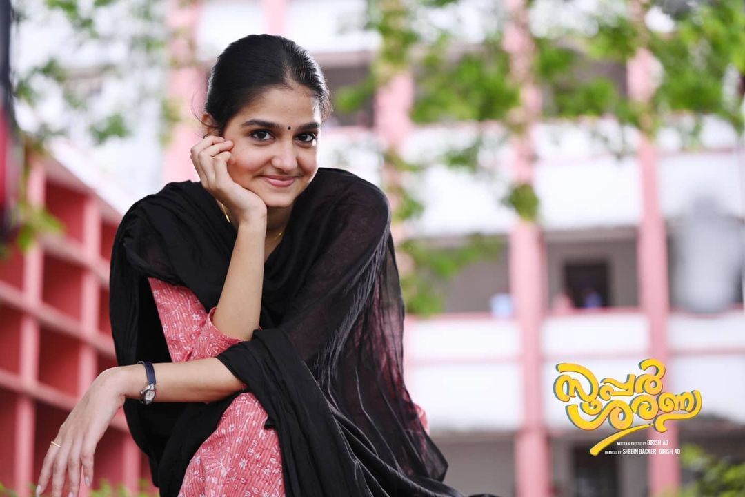 അനശ്വര..എന്തൊരു ചിരിയാണിത്; അടിപൊളിയെന്ന് ആരാധകര്‍, വൈറല്‍ ചിത്രങ്ങള് ...