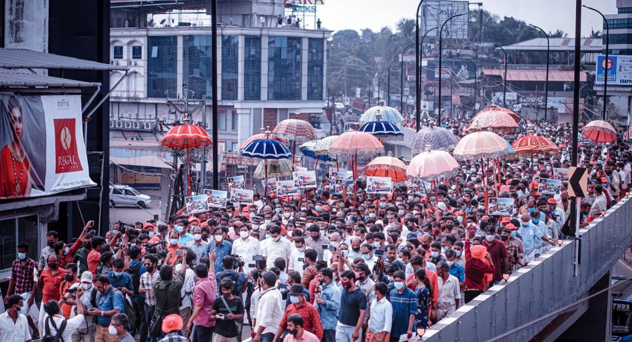 ഉല്‍സവ ലഹരിയില്‍ എടപ്പാള്‍; ഇനി യാത്ര മുകളിലൂടെ... ആവേശം വിതറി നേതാക്കള്‍- ചിത്രങ്ങള്‍ കാണാം