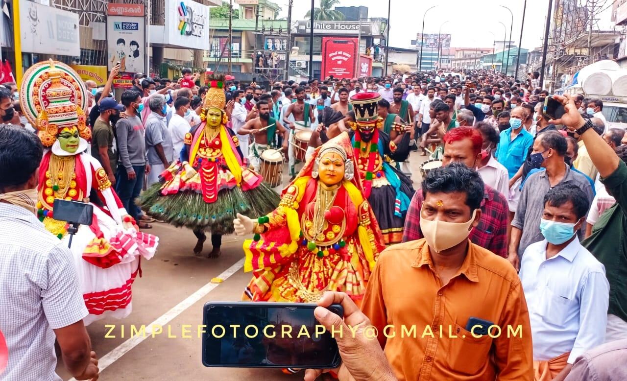 ഉല്‍സവ ലഹരിയില്‍ എടപ്പാള്‍; ഇനി യാത്ര മുകളിലൂടെ... ആവേശം വിതറി നേതാക്കള്‍- ചിത്രങ്ങള്‍ കാണാം